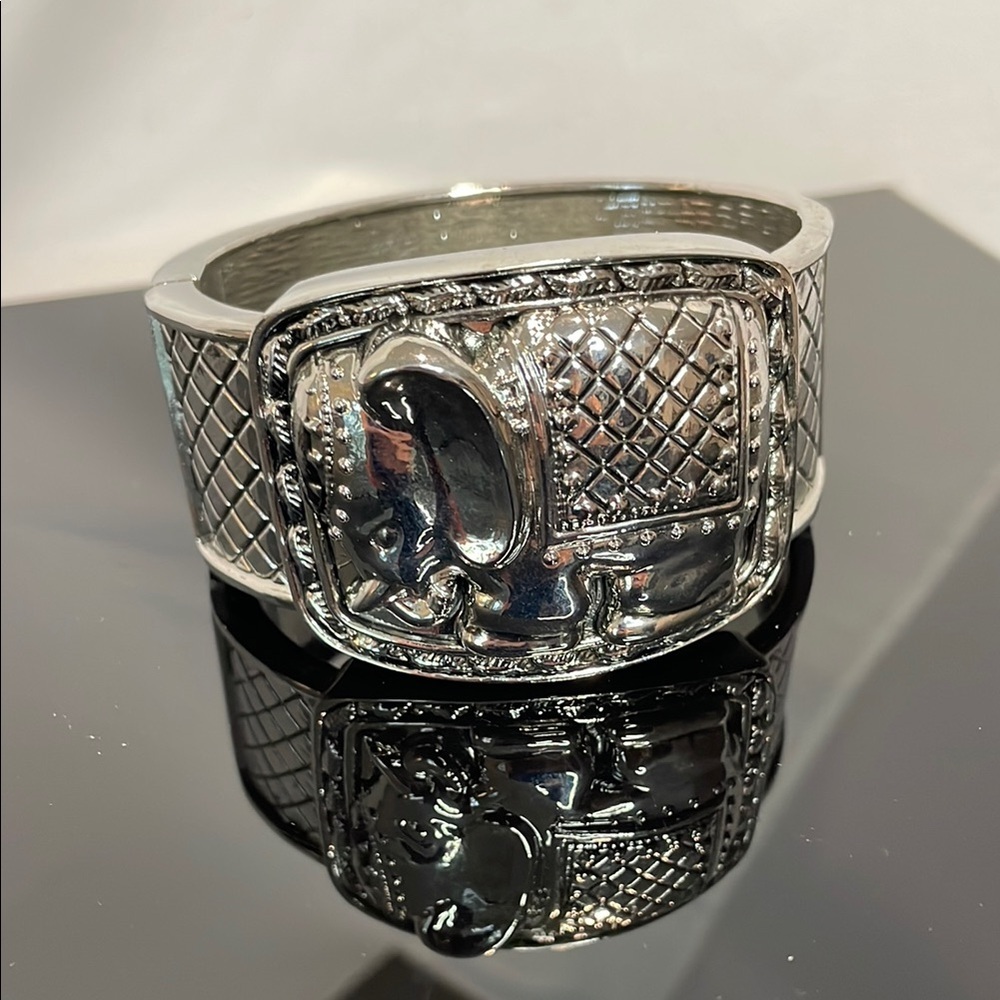 Silver Mesh Pattern Bracelet with Intricate Elephant Design